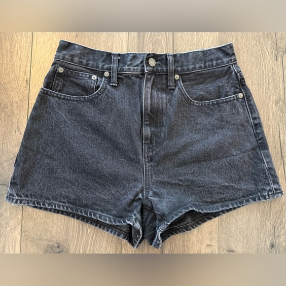 Madewell Pants - Madewell The Mom Jean Short Short Black/Gray Wash Size 26